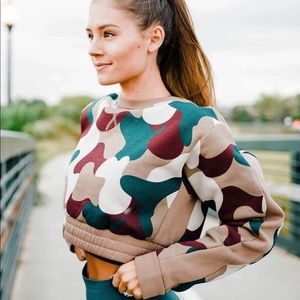 Outlander Cropped Crew